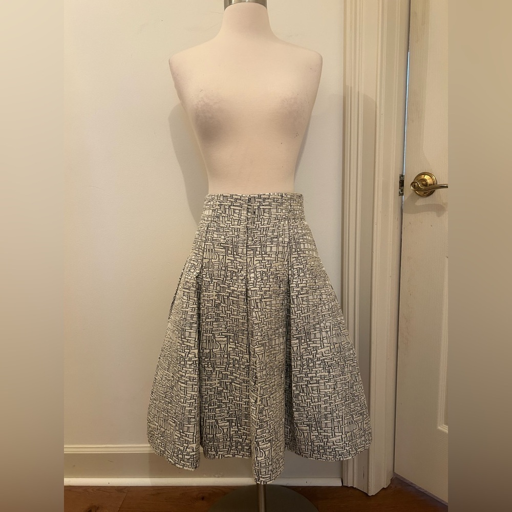 Akris Punto Black and White Pattern A-Line Skirt